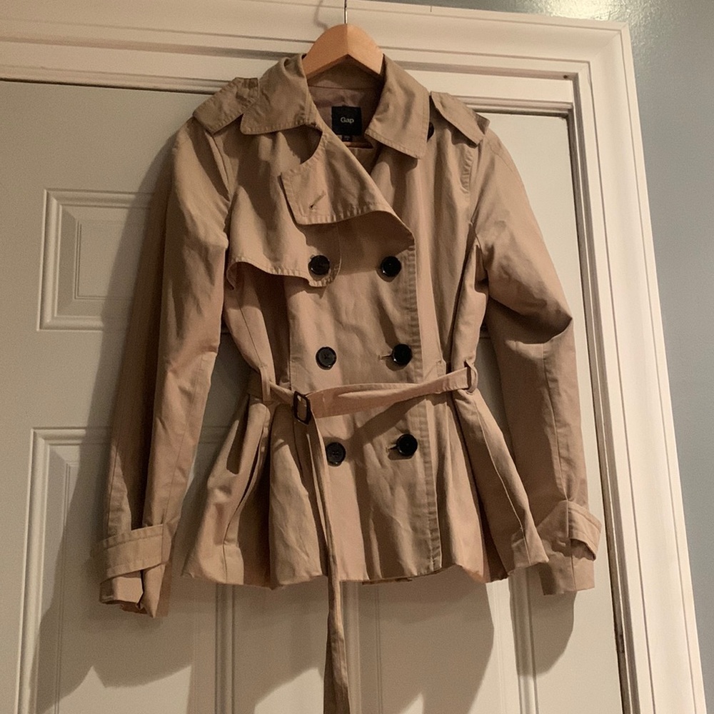 Womens double-breasted short tan trench coat